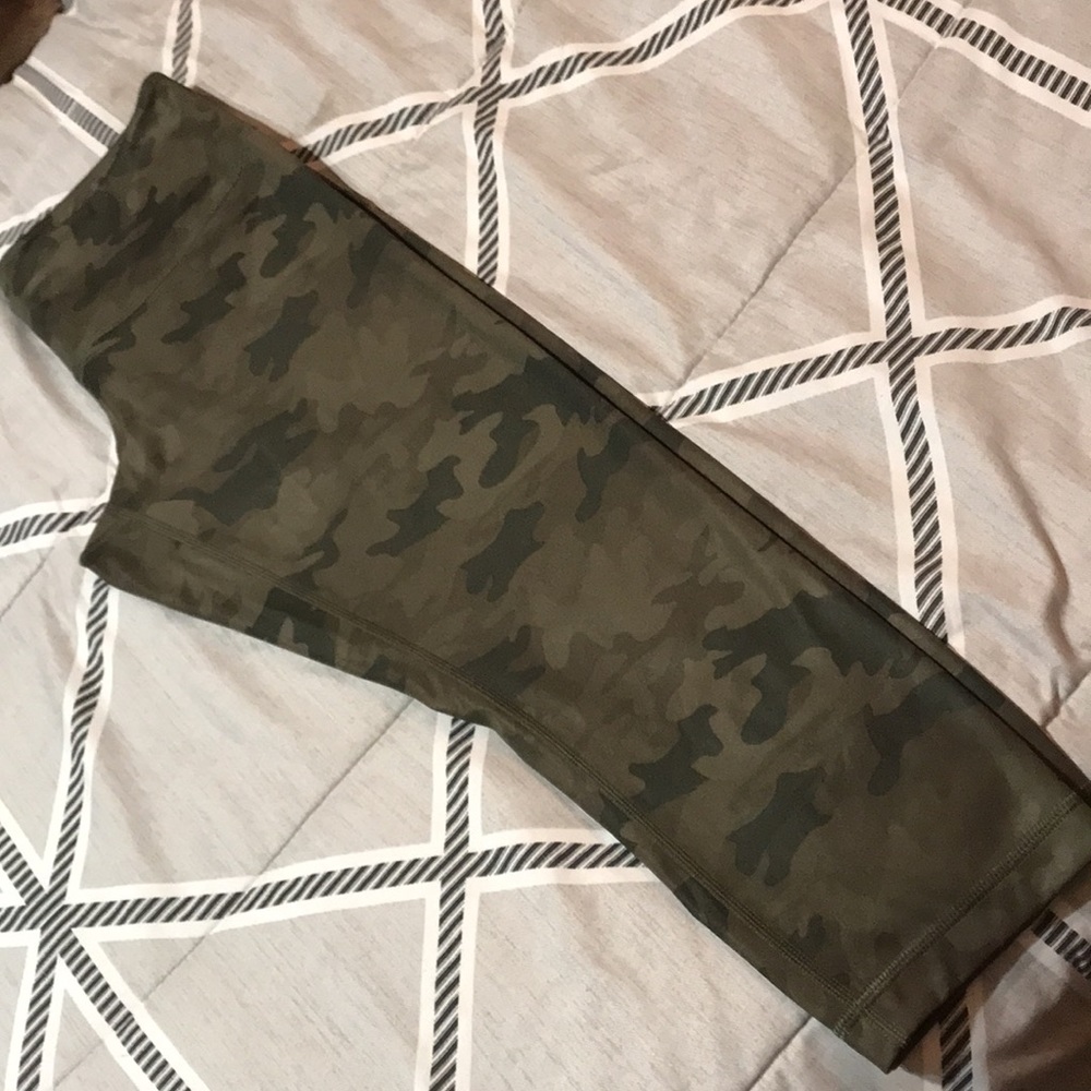 **Rare** Lululemon Athletica Camo Leggings - Picture 3 of 7